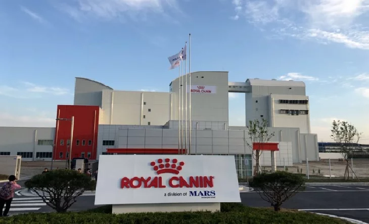 Sigue el conflicto por los despidos en Royal Canin